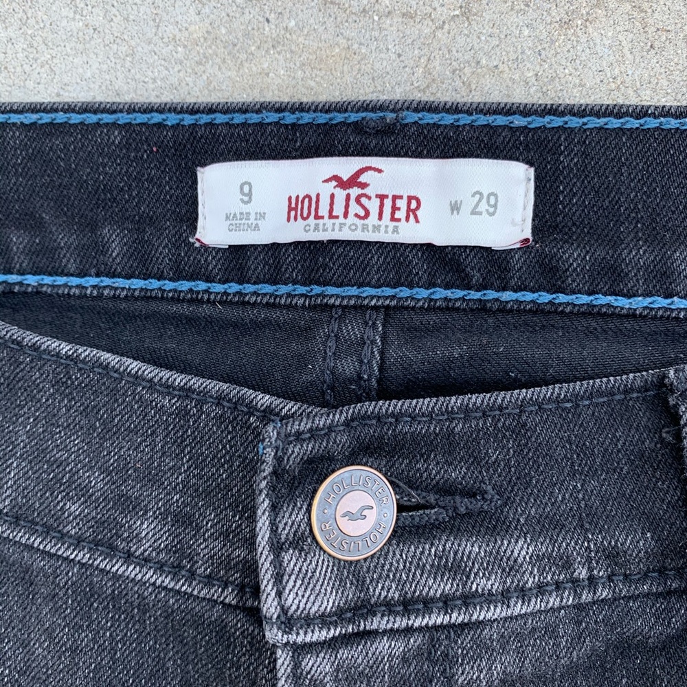 Hollister Cuff Rolled Black Shorts - Picture 4 of 5
